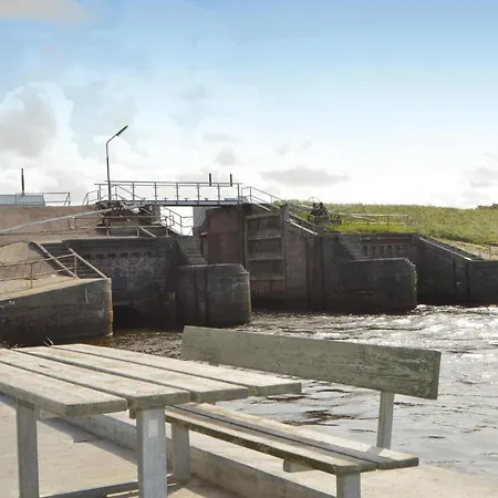 Hébergement de vacances Three-bedroom In *